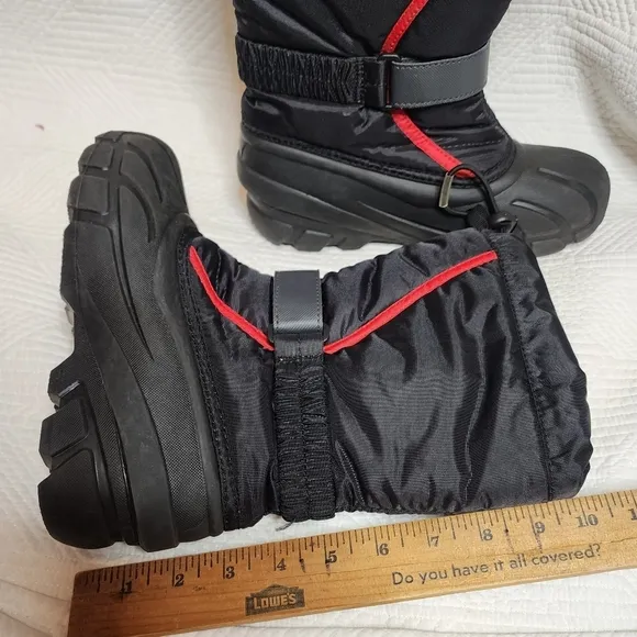 Sorel kids size 3 Flurry Snow Boots. Red/black.
