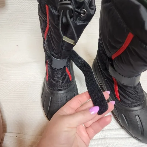 Sorel kids size 3 Flurry Snow Boots. Red/black.