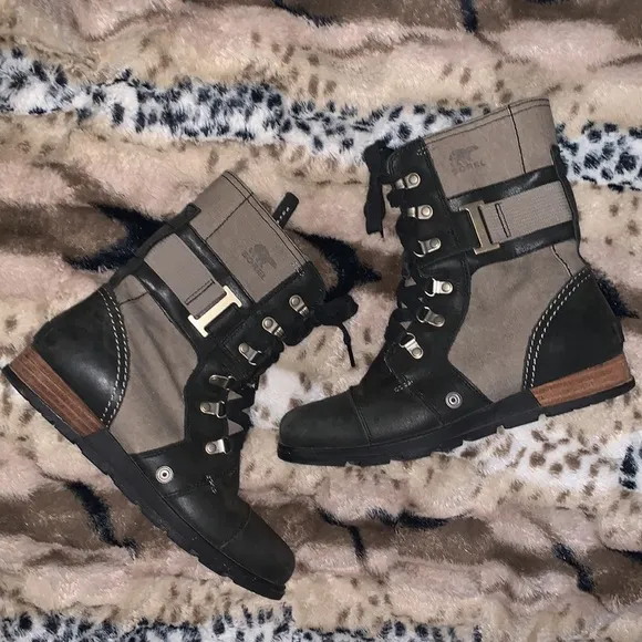 Sorel Lace-up Combat Boots — 8
