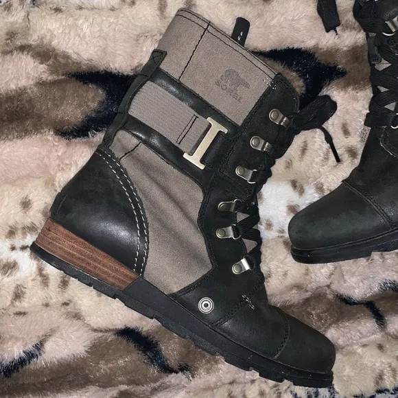 Sorel Lace-up Combat Boots — 8