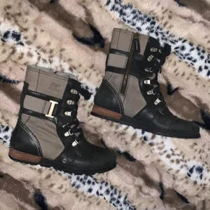 Sorel Lace-up Combat Boots — 8