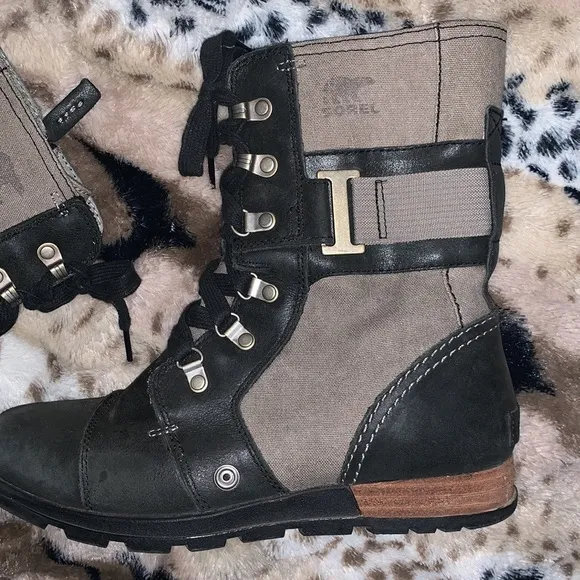 Sorel Lace-up Combat Boots — 8
