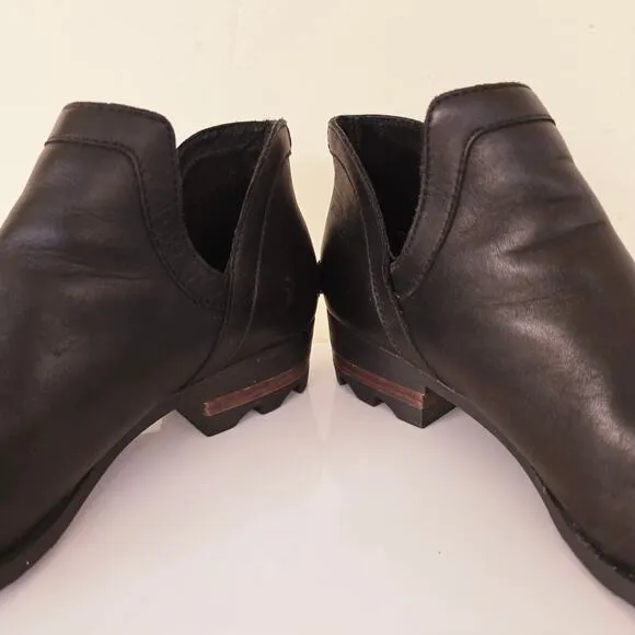 Sorel Lolla II Cut Out Bootie Black Leather Ankle Boots Women's Size 9.5