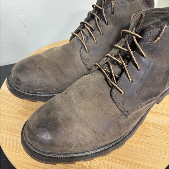 Sorel Men's Size 10 Madson ll Chukka Waterproof Boot Distressed Outdoors Hiking