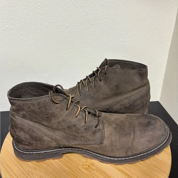 Sorel Men's Size 10 Madson ll Chukka Waterproof Boot Distressed Outdoors Hiking