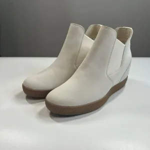 Sorel Women’s 9 Out N About Wedge II White Slip-On Waterproof Shoes Booties
