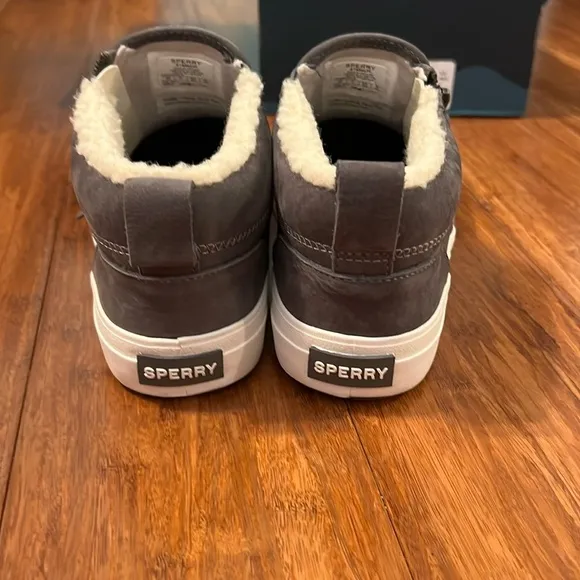 Sperry Crest Side Zip Cozy Sneaker, Women’s size 9.5, Grey Like new condition