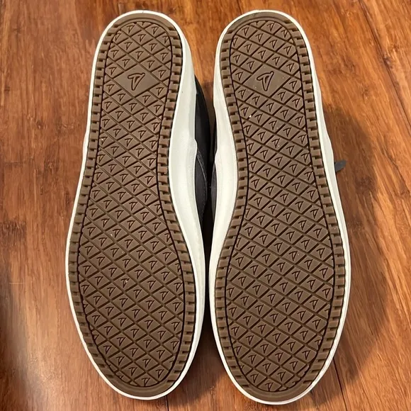 Sperry Crest Side Zip Cozy Sneaker, Women’s size 9.5, Grey Like new condition