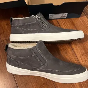 Sperry Crest Side Zip Cozy Sneaker, Women’s size 9.5, Grey Like new condition