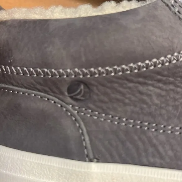 Sperry Crest Side Zip Cozy Sneaker, Women’s size 9.5, Grey Like new condition