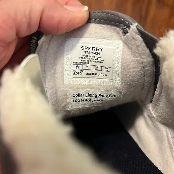 Sperry Crest Side Zip Cozy Sneaker, Women’s size 9.5, Grey Like new condition
