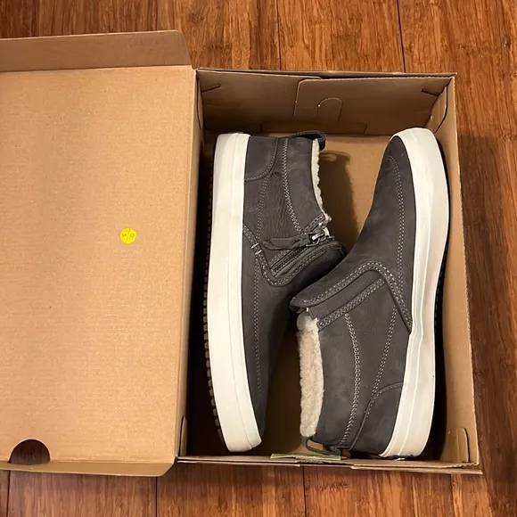 Sperry Crest Side Zip Cozy Sneaker, Women’s size 9.5, Grey Like new condition