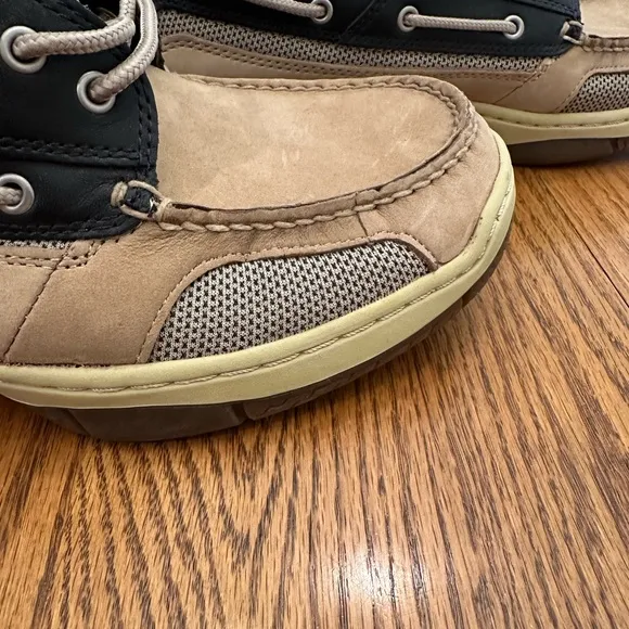 St. John’s Bay Men's size 10M, Tan Shoes deck loafer lace up. New with no box.
