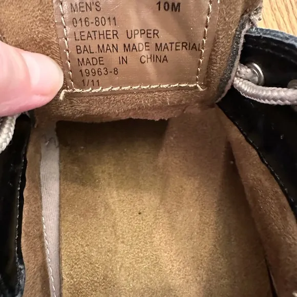 St. John’s Bay Men's size 10M, Tan Shoes deck loafer lace up. New with no box.