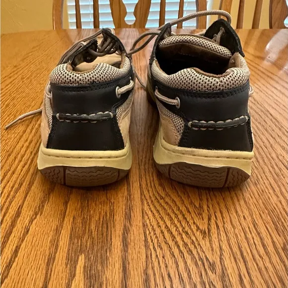 St. John’s Bay Men's size 10M, Tan Shoes deck loafer lace up. New with no box.