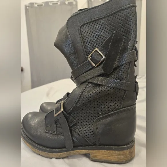 Steve Madden Black Combat Boots Excellent Condition