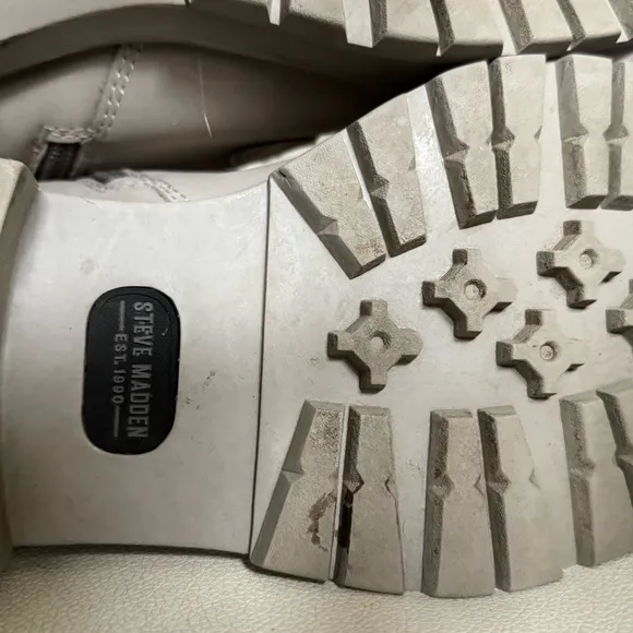 Steve Madden Gray Ankle Boots with Rugged Sole