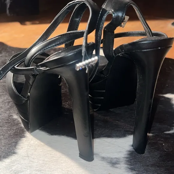 STEVE MADDEN Larssa Black Faux Leather Strap Platform Pump in Black, size 7.5