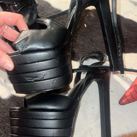 STEVE MADDEN Larssa Black Faux Leather Strap Platform Pump in Black, size 7.5