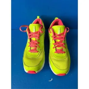 STRONG By Zumba Fly Fit Shoes -Womens size 9 A1F00070-GREN-9