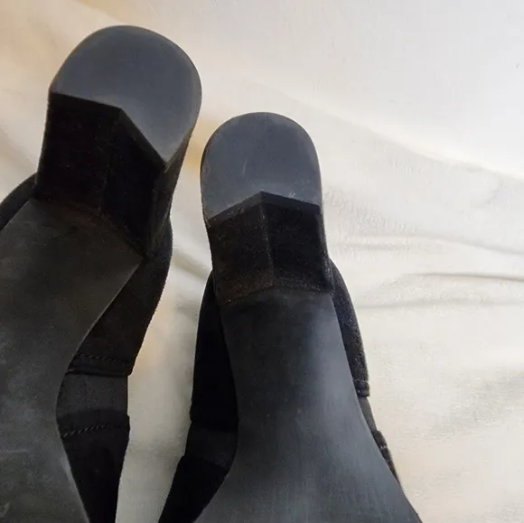 Stuart Weitzman Black Suede Leather Slip On Heels Traction Luxury Designer
