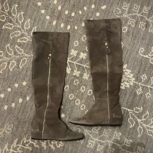 Stuart Weitzman Elf boots over the knee suede grey 9.5M wedge exposed zipper