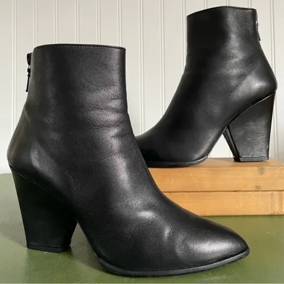 Stuart Weitzman Wedge Heel Ankle Boots in Black Glove Leather *Spain*