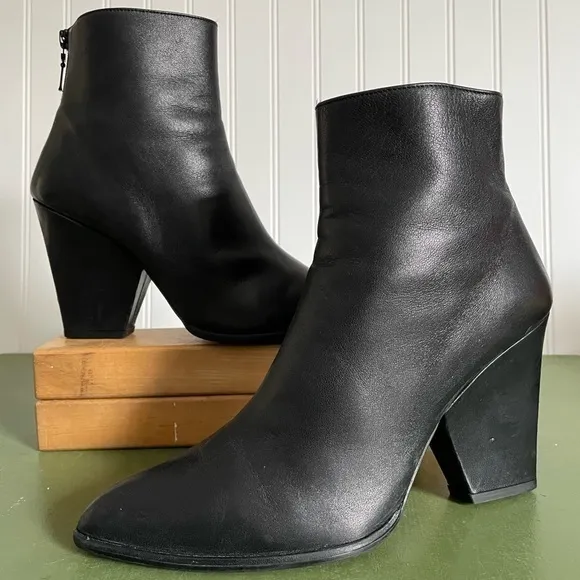 Stuart Weitzman Wedge Heel Ankle Boots in Black Glove Leather *Spain*