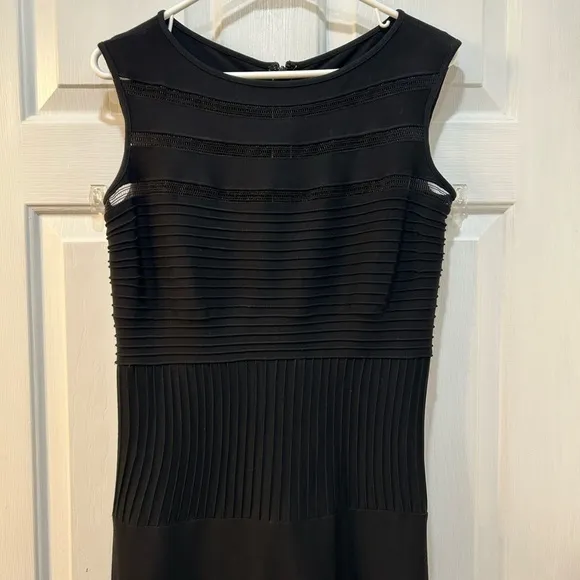 TADASHI SHOJI Pintuck Banded Knit Mesh Flirty Cocktail Dress Size M Fit &amp; Flare