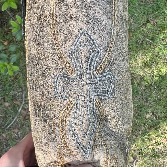 TEEN'S CORRAL CROSS AND WINGS EMBROIDERY SQUARE TOE COWBOY BOOT