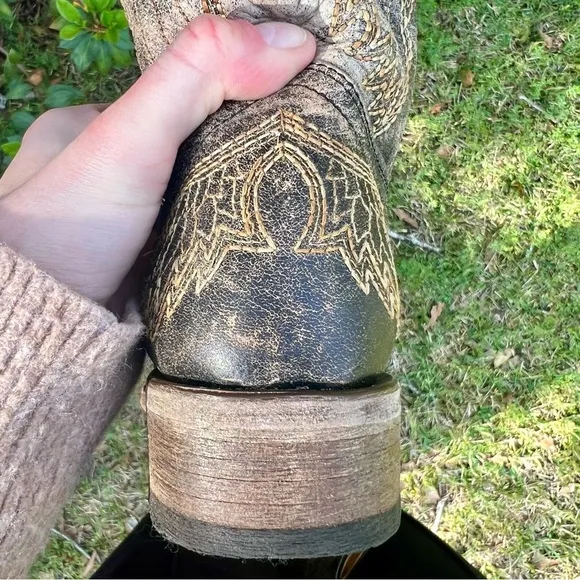 TEEN'S CORRAL CROSS AND WINGS EMBROIDERY SQUARE TOE COWBOY BOOT