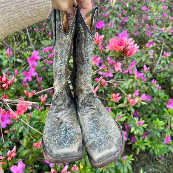 TEEN'S CORRAL CROSS AND WINGS EMBROIDERY SQUARE TOE COWBOY BOOT