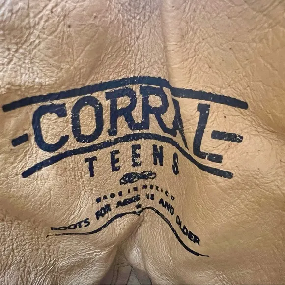 TEEN'S CORRAL CROSS AND WINGS EMBROIDERY SQUARE TOE COWBOY BOOT