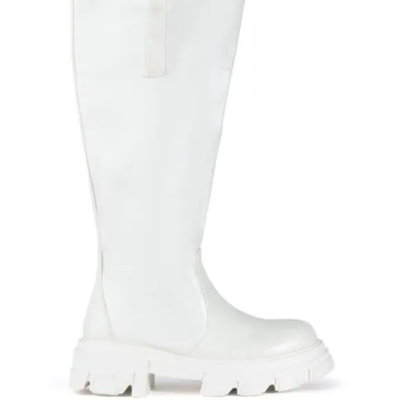 The Callie Lives Gone Girl Azalea Wanky Chunky Flat White Vegan Leather Boot 10