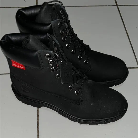 Timberland Black Boots Rugged High-Top Design