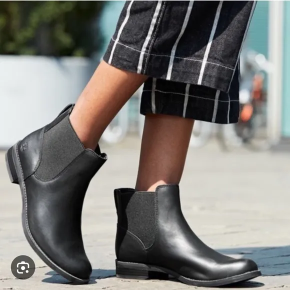 Timberland Magby Low Chelsea Black Ankle Boots with Elastic Panels size 7.5