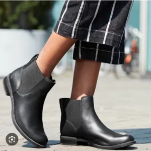 Timberland Magby Low Chelsea Black Ankle Boots with Elastic Panels size 7.5