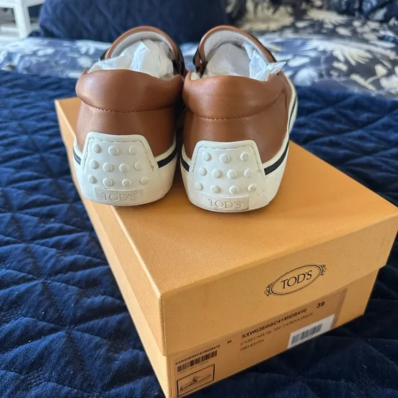 Tod’s Leather Slip on Sneakers T Logo Women’s Size 39 / US 9
