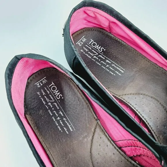 Toms Beaumont Exclusive Flat Shoes 12 Black Fabric Embroidered Silver Skull Rare