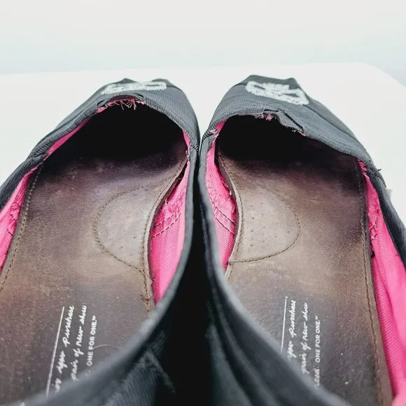 Toms Beaumont Exclusive Flat Shoes 12 Black Fabric Embroidered Silver Skull Rare