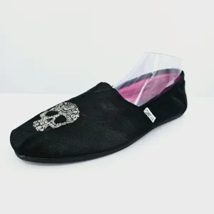 Toms Beaumont Exclusive Flat Shoes 12 Black Fabric Embroidered Silver Skull Rare