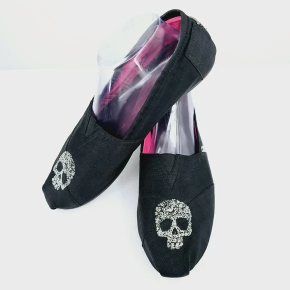 Toms Beaumont Exclusive Flat Shoes 12 Black Fabric Embroidered Silver Skull Rare