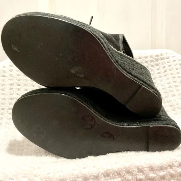 TORY BURCH Black and gold Canvas Espadrille Wedge Heel Platform Lace Up Size 7B