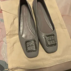 TORY BURCH GEORGIA PAVE ballet flat.