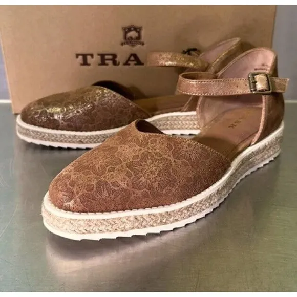 TRASK “Cammie” gold metallic embossed leather shoes from Sundance Women’s Size 8