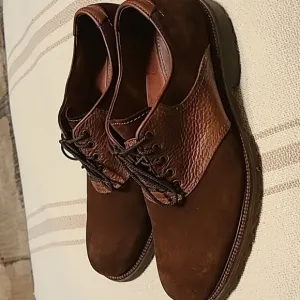 Trask oxfords dark brown suede and Bison  leather. In good shape.(#847)