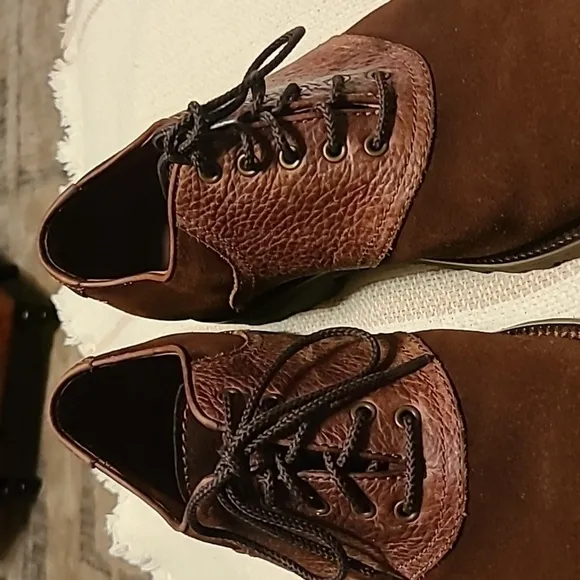 Trask oxfords dark brown suede and Bison  leather. In good shape.(#847)