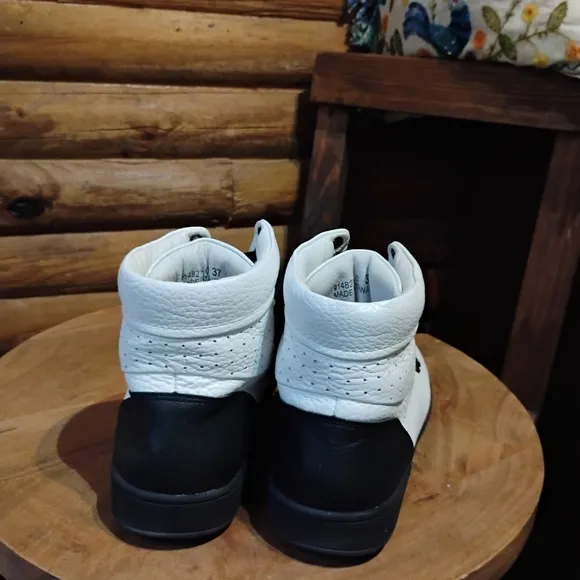 Travel Fox WOMEN'S 900 SERIES - TWO-TONE WHITE &amp; BLACK NAPPA  LEATHER Size 7