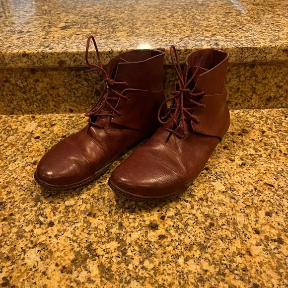 Trippen Brown Leather Vanguard Flat Ankle Boots 39 EU US 8 Made in Germany