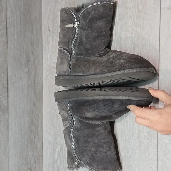 Ugg Australia Cozy Gray Suede Women's Boots Shoes Sz 5